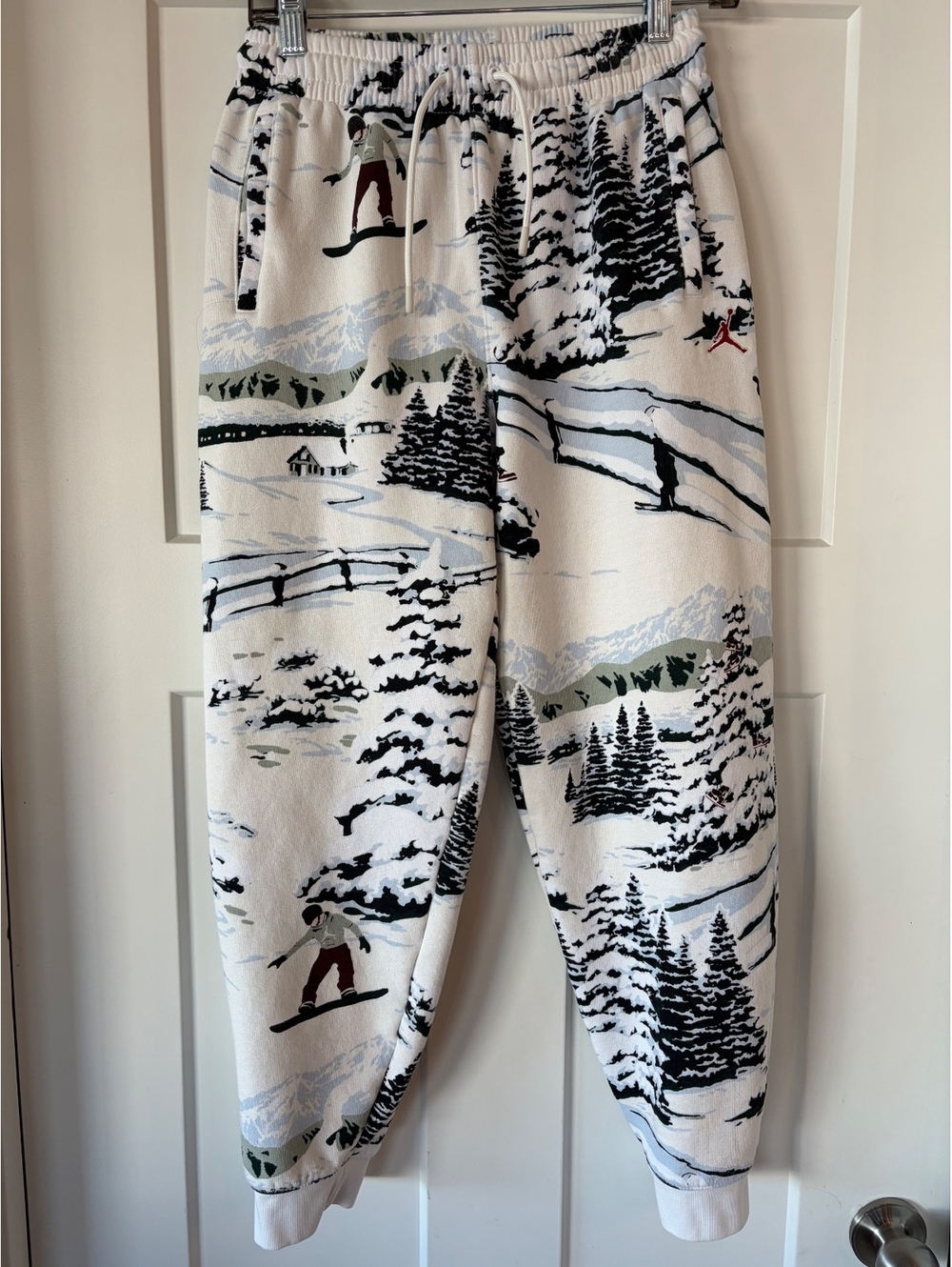 Jordan Snow Scene Print Fleece Joggers — Youth XL (13-15Y)